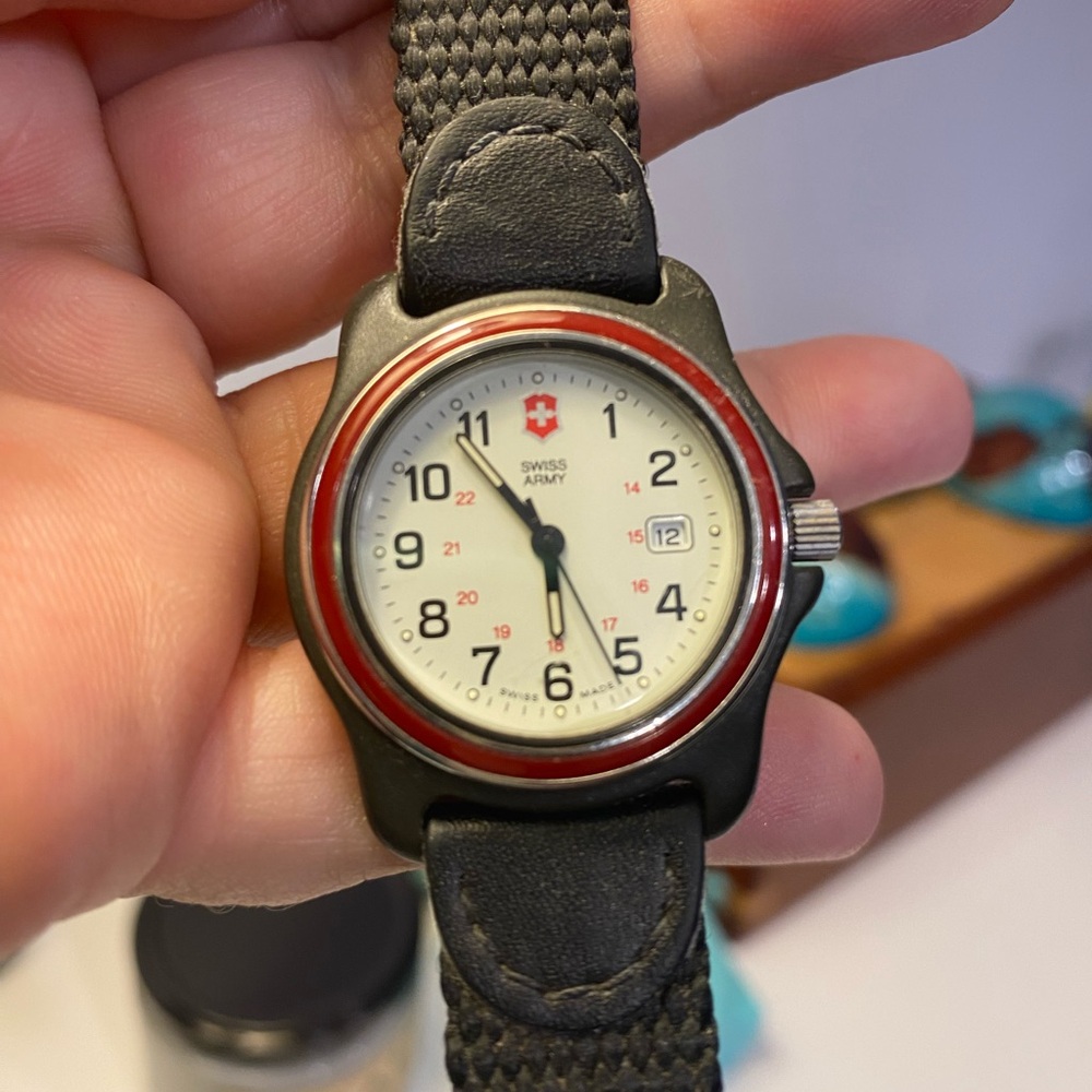 WOMEN’S SWISS ARMY WATCH - LIKE NEW